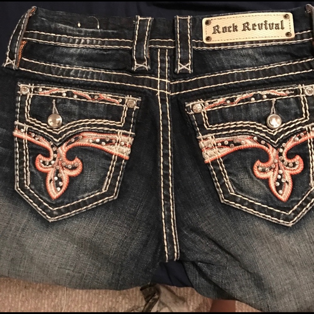 ISO THESE JEANS IN A 26